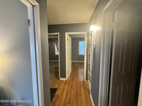 Entry Way - 3165 Oak Forest Dr, Jackson, MS 39212 photo 1 of 1