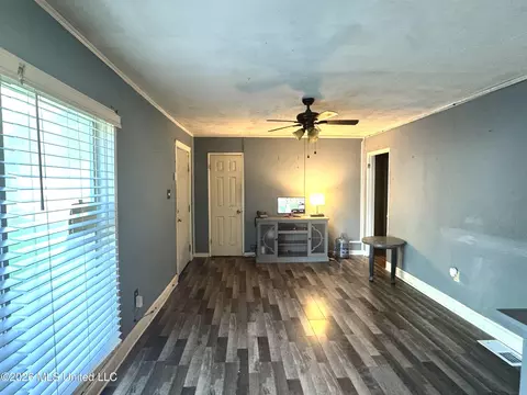 Living - 3165 Oak Forest Dr, Jackson, MS 39212 photo 3 of 3