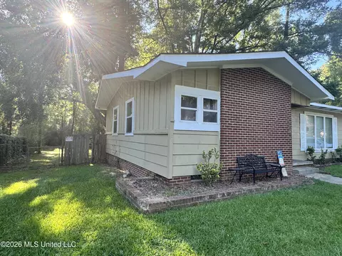 Exterior - 3165 Oak Forest Dr, Jackson, MS 39212 photo 3 of 7