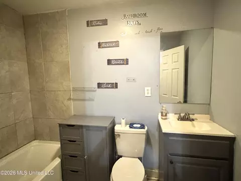 Bath - 3165 Oak Forest Dr, Jackson, MS 39212 photo 2 of 2