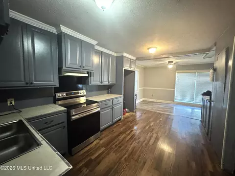 Kitchen - 3165 Oak Forest Dr, Jackson, MS 39212 photo 2 of 2