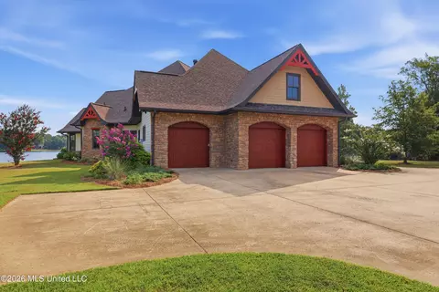 Exterior - 104 Chantry Ln, Madison, MS 39110 photo 3 of 10
