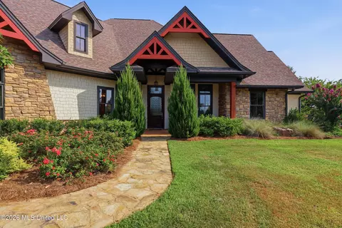 Exterior - 104 Chantry Ln, Madison, MS 39110 photo 2 of 10