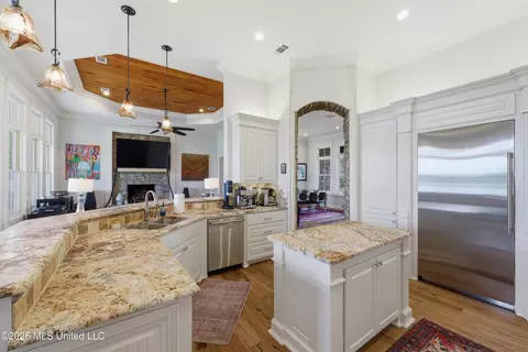 Kitchen - 104 Chantry Ln, Madison, MS 39110 photo 4 of 6