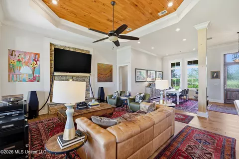 Living - 104 Chantry Ln, Madison, MS 39110 photo 2 of 4