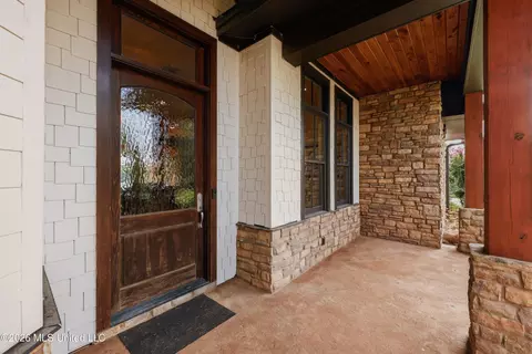 Exterior - 104 Chantry Ln, Madison, MS 39110 photo 4 of 10
