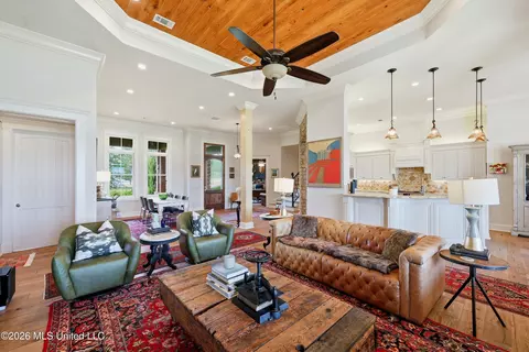 Living - 104 Chantry Ln, Madison, MS 39110 photo 3 of 4