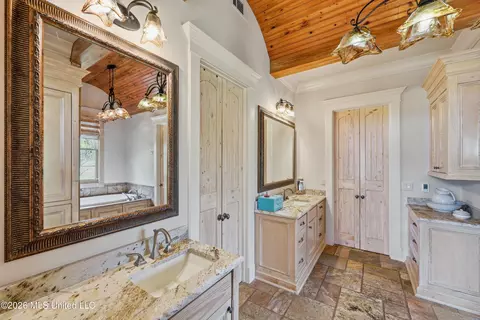 Bath - 104 Chantry Ln, Madison, MS 39110 photo 1 of 8