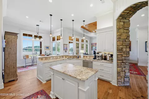 Kitchen - 104 Chantry Ln, Madison, MS 39110 photo 5 of 6