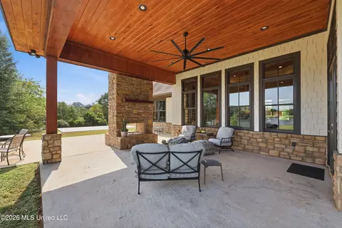 Exterior - 104 Chantry Ln, Madison, MS 39110 photo 7 of 10
