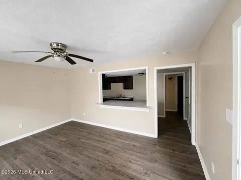 1021 Raymond Rd, Jackson, MS 39204 photo 4