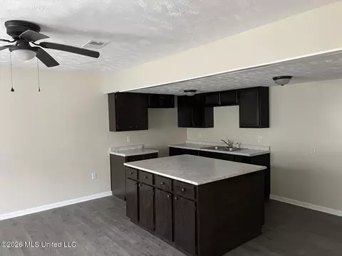 1021 Raymond Rd, Jackson, MS 39204 photo 2