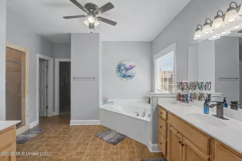 Bath - 6459 Carson Dr, Olive Branch, MS 38654 photo 1 of 7