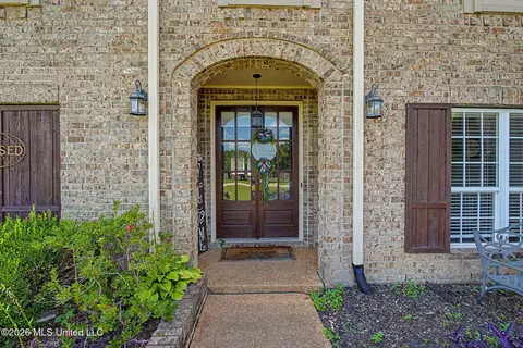 Entry Way - 6459 Carson Dr, Olive Branch, MS 38654 photo 2 of 5