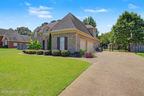 Exterior - 6459 Carson Dr, Olive Branch, MS 38654 photo 6 of 10