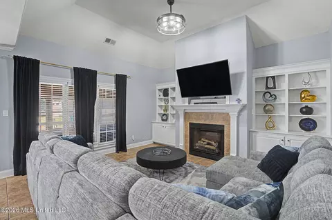 Living - 6459 Carson Dr, Olive Branch, MS 38654 photo 3 of 4