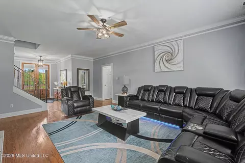 Living - 6459 Carson Dr, Olive Branch, MS 38654 photo 2 of 4