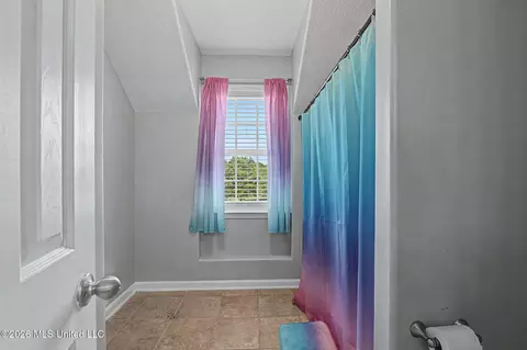 Bath - 6459 Carson Dr, Olive Branch, MS 38654 photo 6 of 7