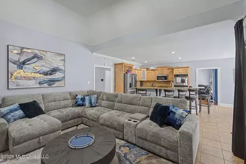 Living - 6459 Carson Dr, Olive Branch, MS 38654 photo 4 of 4
