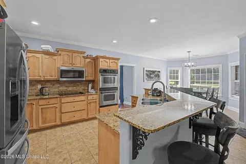 Kitchen - 6459 Carson Dr, Olive Branch, MS 38654 photo 4 of 5