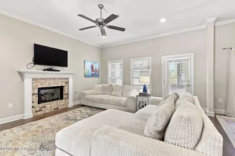 Living - 137 Hampton Rdg, Madison, MS 39110 photo 1 of 2