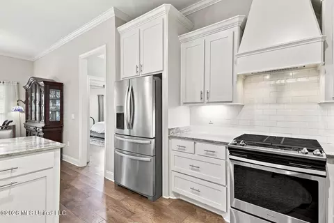 Kitchen - 137 Hampton Rdg, Madison, MS 39110 photo 2 of 3