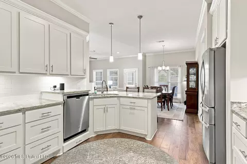 Kitchen - 137 Hampton Rdg, Madison, MS 39110 photo 3 of 3