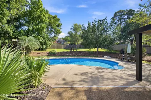 Exterior - 102 Spring Valley Dr, Brandon, MS 39047 photo 2 of 4