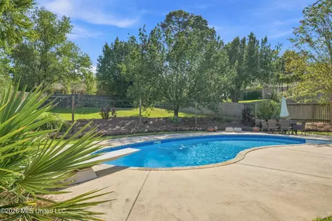 Exterior - 102 Spring Valley Dr, Brandon, MS 39047 photo 3 of 4