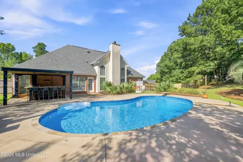 Exterior - 102 Spring Valley Dr, Brandon, MS 39047 photo 4 of 4
