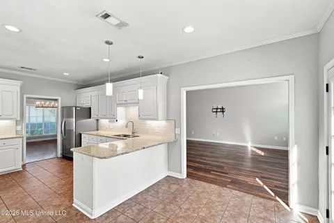 Kitchen - 102 Spring Valley Dr, Brandon, MS 39047 photo 2 of 4