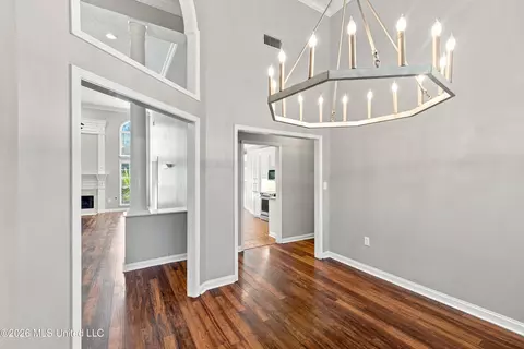 Entry Way - 102 Spring Valley Dr, Brandon, MS 39047 photo 2 of 3