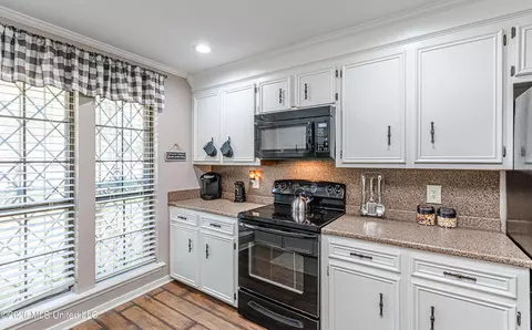 Kitchen - 1240 Scots Gln, Jackson, MS 39204 photo 3 of 4