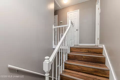 Entry Way - 1240 Scots Gln, Jackson, MS 39204 photo 1 of 2