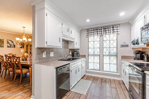 Kitchen - 1240 Scots Gln, Jackson, MS 39204 photo 4 of 4
