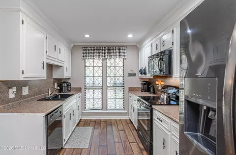 Kitchen - 1240 Scots Gln, Jackson, MS 39204 photo 2 of 4