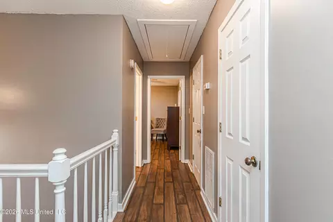 Entry Way - 1240 Scots Gln, Jackson, MS 39204 photo 2 of 2