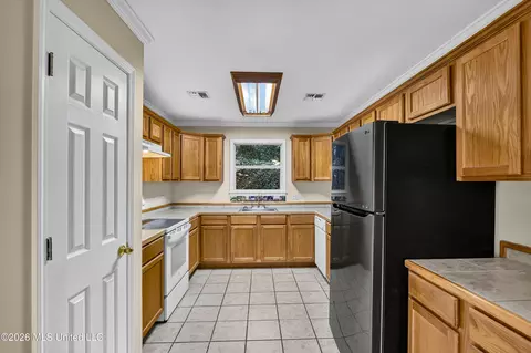 Kitchen - 958 Pono Pl, Diamondhead, MS 39525 photo 5 of 5
