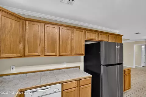 Kitchen - 958 Pono Pl, Diamondhead, MS 39525 photo 2 of 5