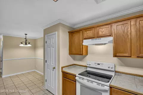 Kitchen - 958 Pono Pl, Diamondhead, MS 39525 photo 3 of 5