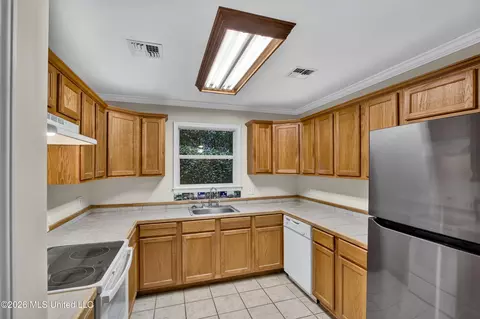 Kitchen - 958 Pono Pl, Diamondhead, MS 39525 photo 1 of 5