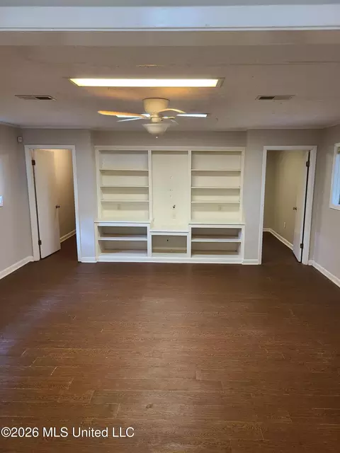 Living - 638 Newland St #638, Jackson, MS 39211 photo 2 of 2