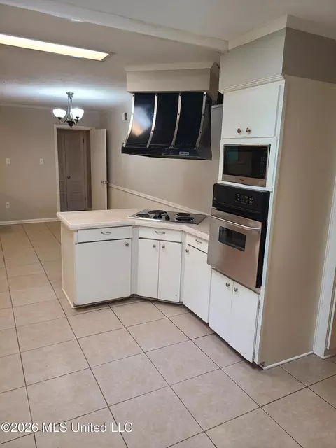 Kitchen - 638 Newland St #638, Jackson, MS 39211 photo 2 of 3
