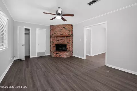 Living - 5305 Keele St, Jackson, MS 39206 photo 3 of 6