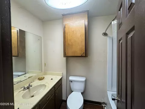 Bath - 3918 Forest Lake Dr, Jackson, MS 39212 photo 1 of 2