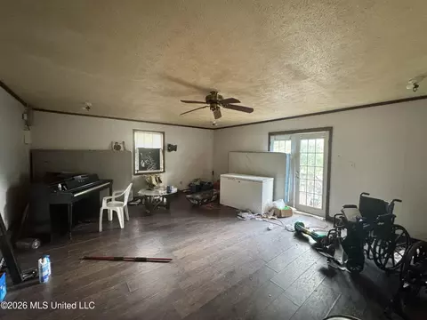Living - 3918 Forest Lake Dr, Jackson, MS 39212 photo 2 of 2