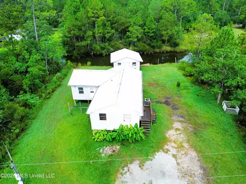 10095 Peachtree Dr, Bay Saint Louis, MS 39520