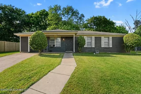 3160 Forest Glen Dr, Horn Lake, MS 38637