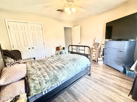 Bedroom - 712 Trip Dr, Brandon, MS 39042 photo 4 of 6