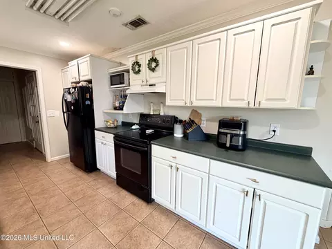 Kitchen - 712 Trip Dr, Brandon, MS 39042 photo 2 of 3
